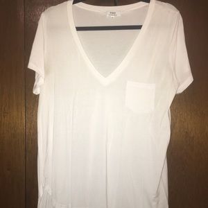 ⭐️PIKO WHITE V-NECK TEE⭐️